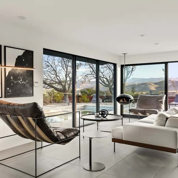 OYX - The Onyx House - Image 1